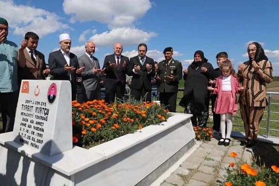 Kaymakamımız Eyüp Fırat Şehit Kabrini Ziyaret Etti